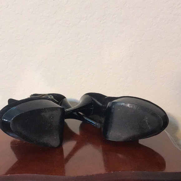 Black high heeled boots - Picture 10 of 12